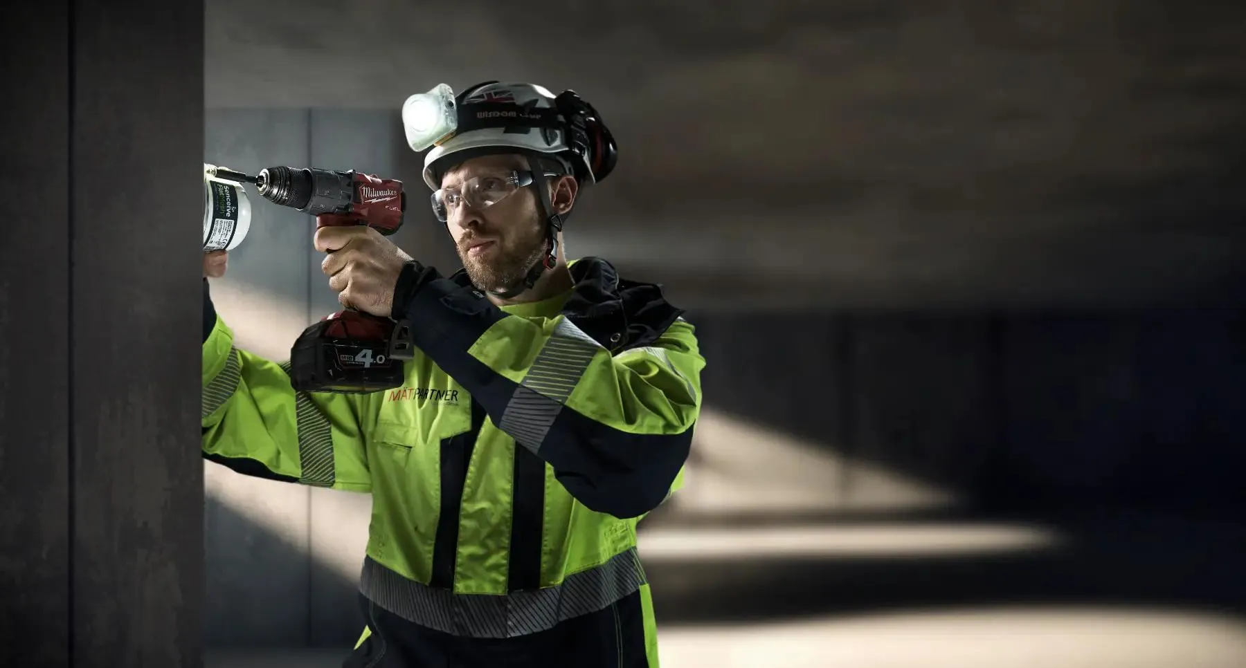 Automatisk monitorering - en avgörande tjänst för att säkerställa effektiv drift och hög säkerhet på olika arbetsplatser och projekt.